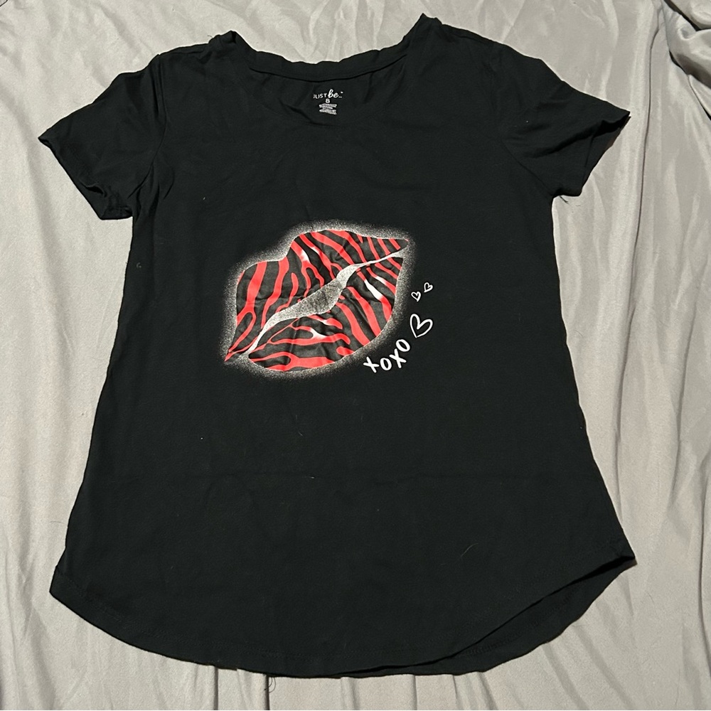 Black Graphic Tee with Red Lips Design Zebra print cunty Y2K